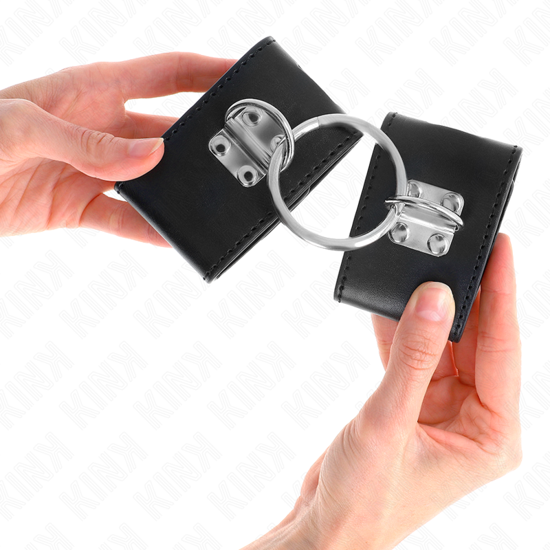 KINK - FESTE HANDGELENKFESSELN MIT RING UND VORHÄNGESCHLOSS VERSCHLUSS SCHWARZ VERSTELLBAR 16-23 CM X 5,5 CM - Sexotim