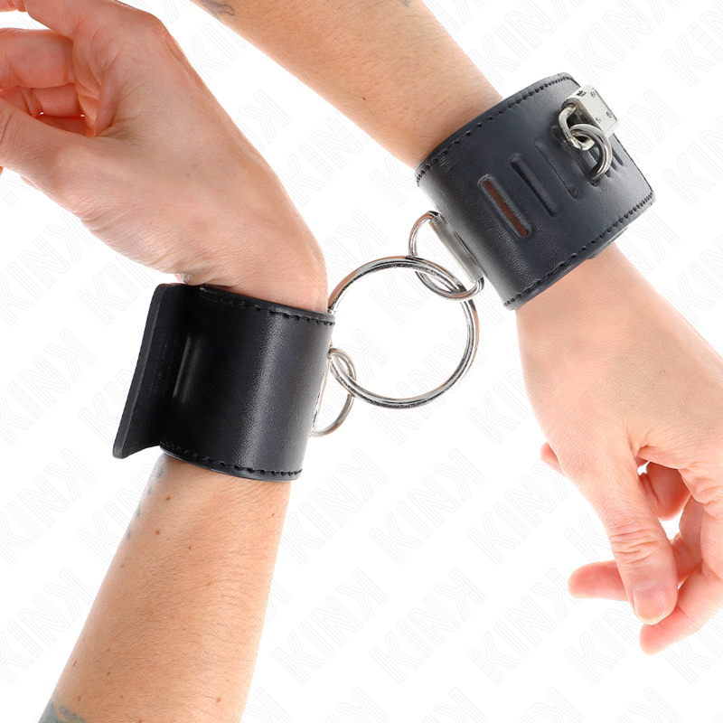 KINK - FESTE HANDGELENKFESSELN MIT RING UND VORHÄNGESCHLOSS VERSCHLUSS SCHWARZ VERSTELLBAR 16-23 CM X 5,5 CM - Sexotim