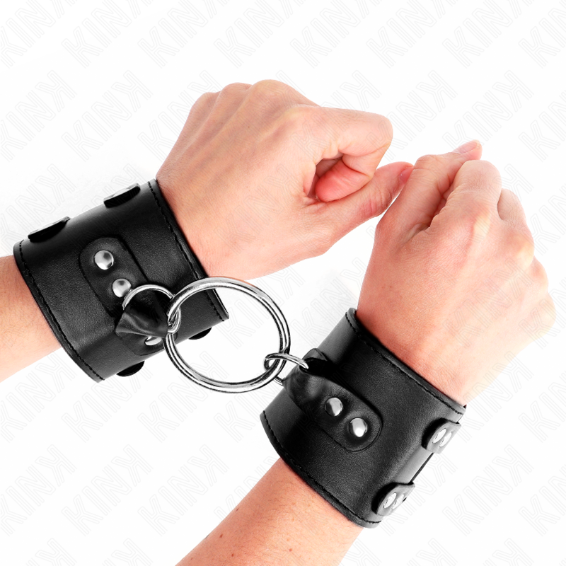 KINK - FESTE HANDGELENKFESSELN MIT RING UND NIETEN VERSTELLBAR SCHWARZ 17-22 CM X 6,5 CM - Sexotim
