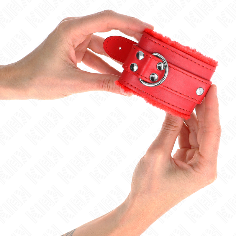 KINK - PELZGEFÜTTERTE HANDGELENKFESSELN ROT MIT ROTEM GÜRTEL VERSTELLBAR 17-29 CM X 6 CM - Sexotim