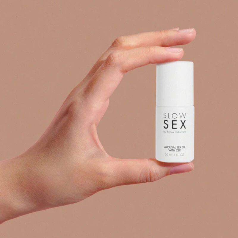 BIJOUX - SLOW SEX SEXUELLES MASSAGEÖL MIT CBD 30 ML - Sexotim