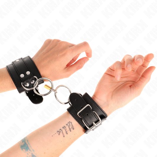 KINK - O-RING VERRIEGELTE HANDGELENKFESSELN SCHWARZ VERSTELLBAR 20-28 CM X 5,5 CM - Sexotim