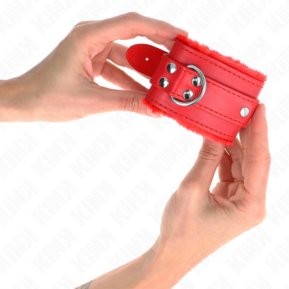 KINK - PELZGEFÜTTERTE HANDGELENKFESSELN ROT MIT ROTEM GÜRTEL VERSTELLBAR 17-29 CM X 6 CM - Sexotim